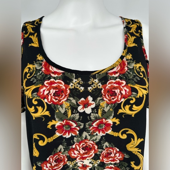 🍄4 for $35 Baroque and Roses Printed Cold Shoulder Top - Picture 4 of 7